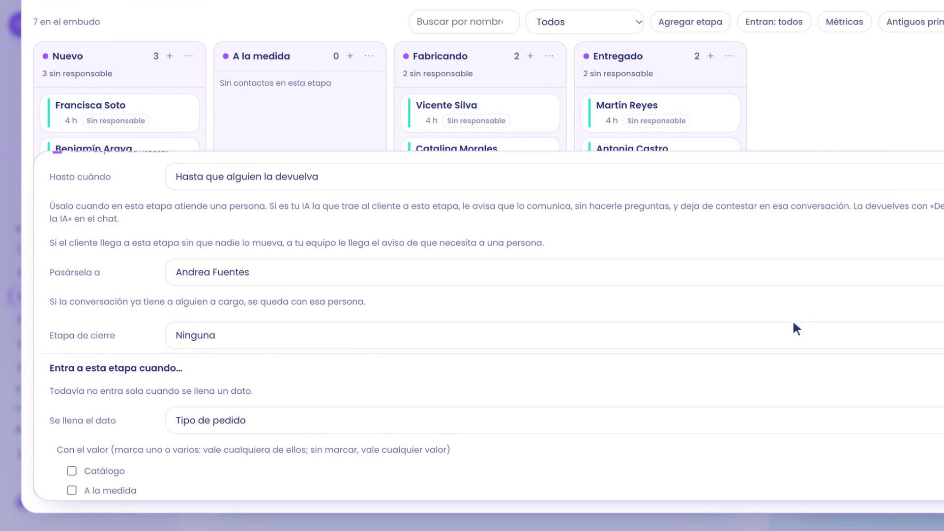 Configurer l'étape Sur mesure, dans le tableau Commandes : À l'entrée de cette étape, jusqu'à ce que quelqu'un la reprenne, la transmettre à Andrea Fuentes ; Entre dans cette étape quand…, La donnée Type de commande est renseignée, avec les options Catalogue et Sur mesure.