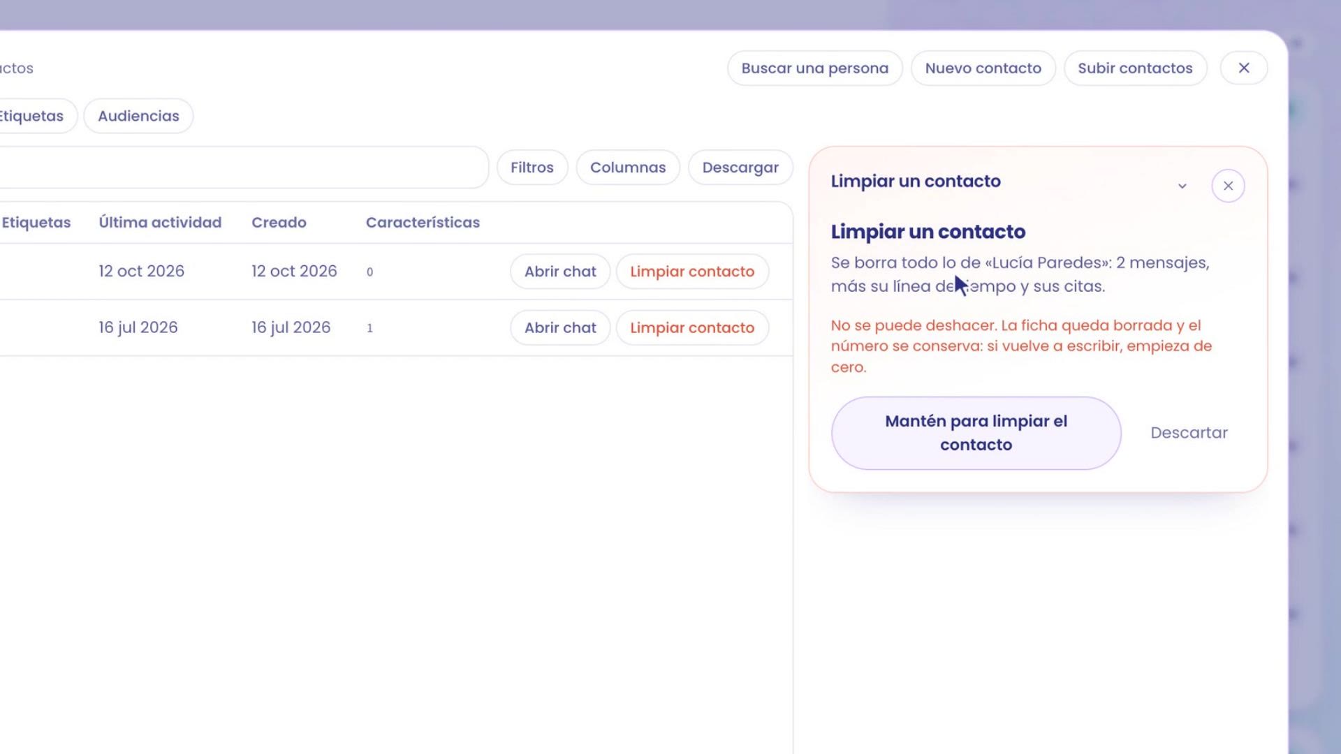 Contactos con el panel Limpiar un contacto: se borra todo lo de Lucía Paredes, 2 mensajes, más su línea de tiempo y sus citas. No se puede deshacer: la ficha queda borrada y el número se conserva. Botón Mantén para limpiar el contacto.
